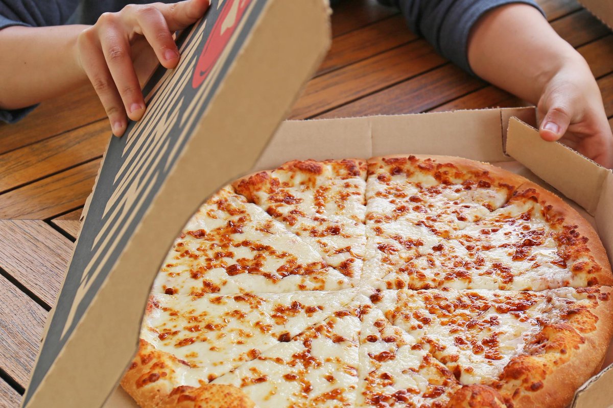 Пицца заказ делай. Пицца в коробке. Коробка для пиццы. Выбор пиццы. Заказать пиццу.