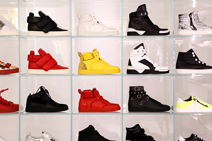 Фирменная обувь магазина LuisaViaRoma в Италии